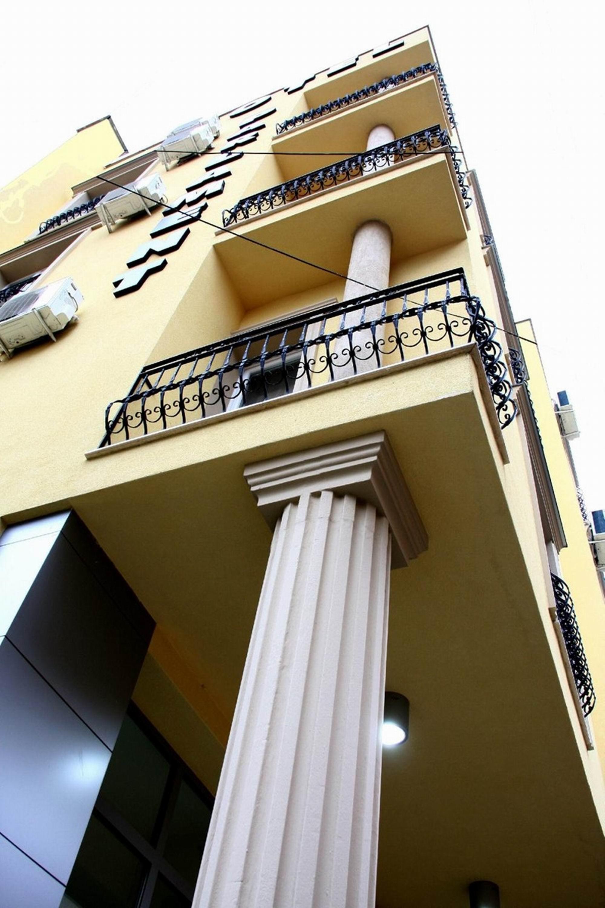 Hotel Parlament Πρίστινα Εξωτερικό φωτογραφία
