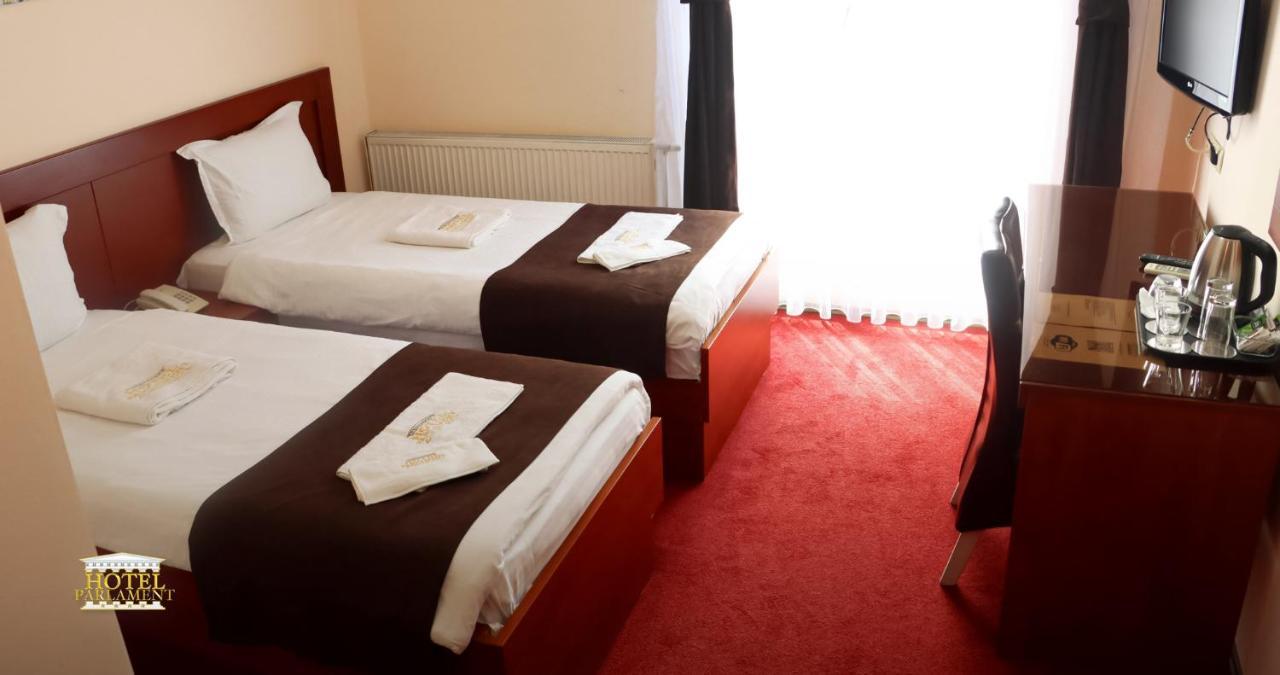 Hotel Parlament Πρίστινα Εξωτερικό φωτογραφία