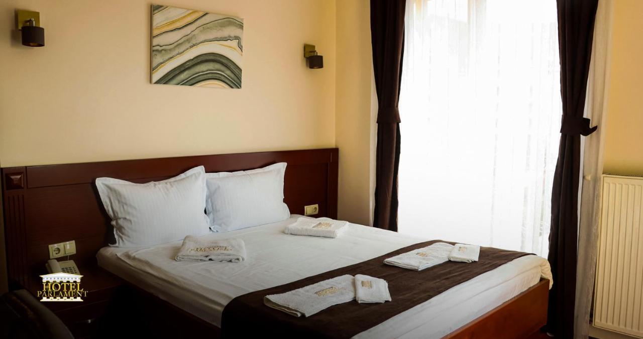 Hotel Parlament Πρίστινα Εξωτερικό φωτογραφία
