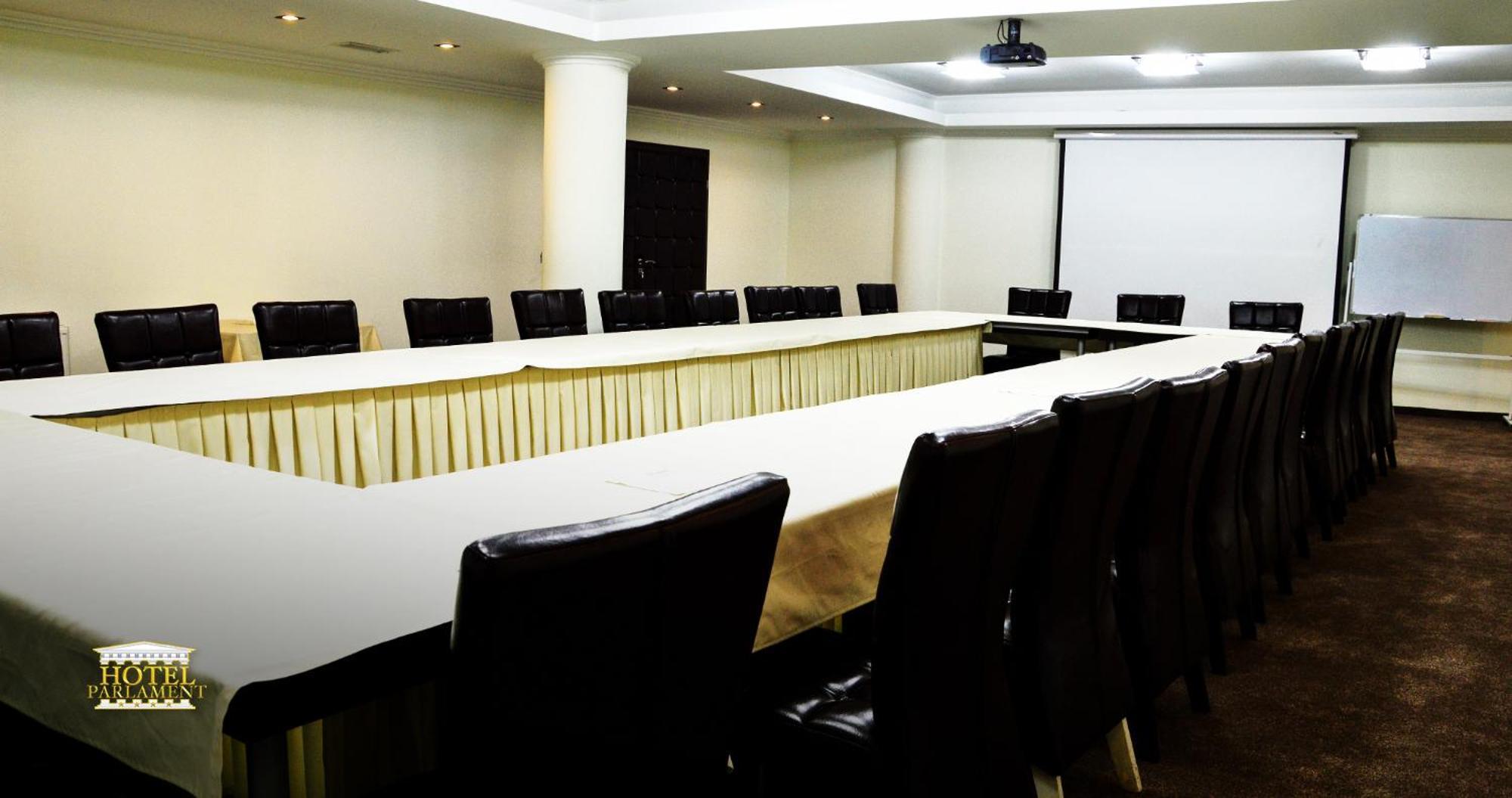 Hotel Parlament Πρίστινα Εξωτερικό φωτογραφία