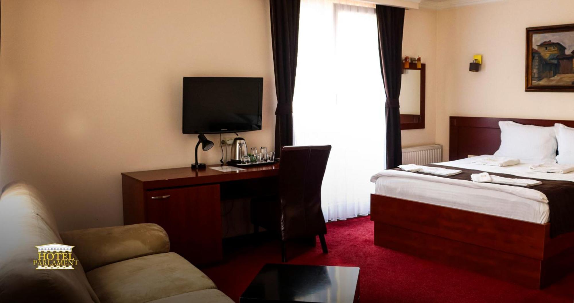 Hotel Parlament Πρίστινα Εξωτερικό φωτογραφία