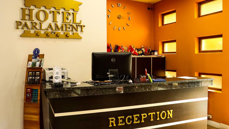 Hotel Parlament Πρίστινα Εξωτερικό φωτογραφία