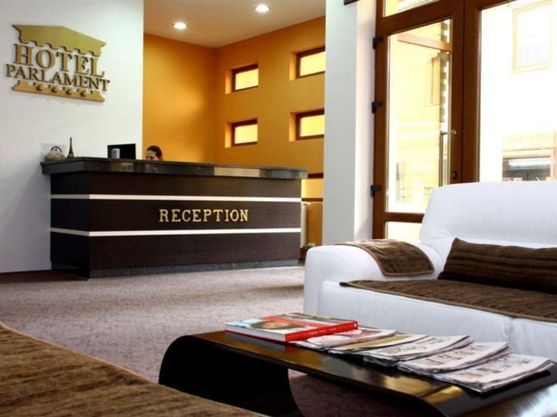 Hotel Parlament Πρίστινα Εξωτερικό φωτογραφία