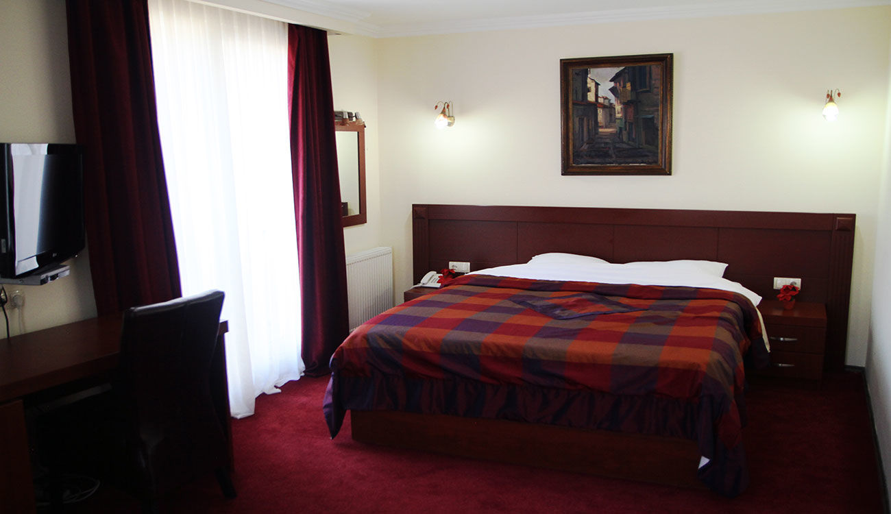 Hotel Parlament Πρίστινα Εξωτερικό φωτογραφία